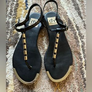 Dolce Vita Black & Gold Thong Sandal Size 5.5